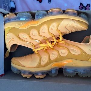 Nike Kids Sneakers in Bright Orange